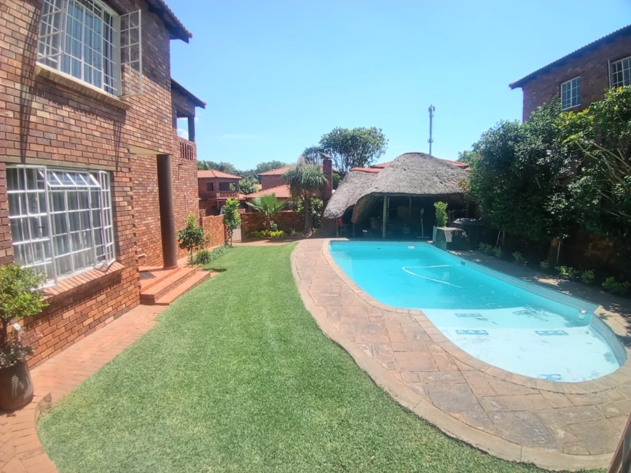 To Let 4 Bedroom Property for Rent in Geelhoutpark North West